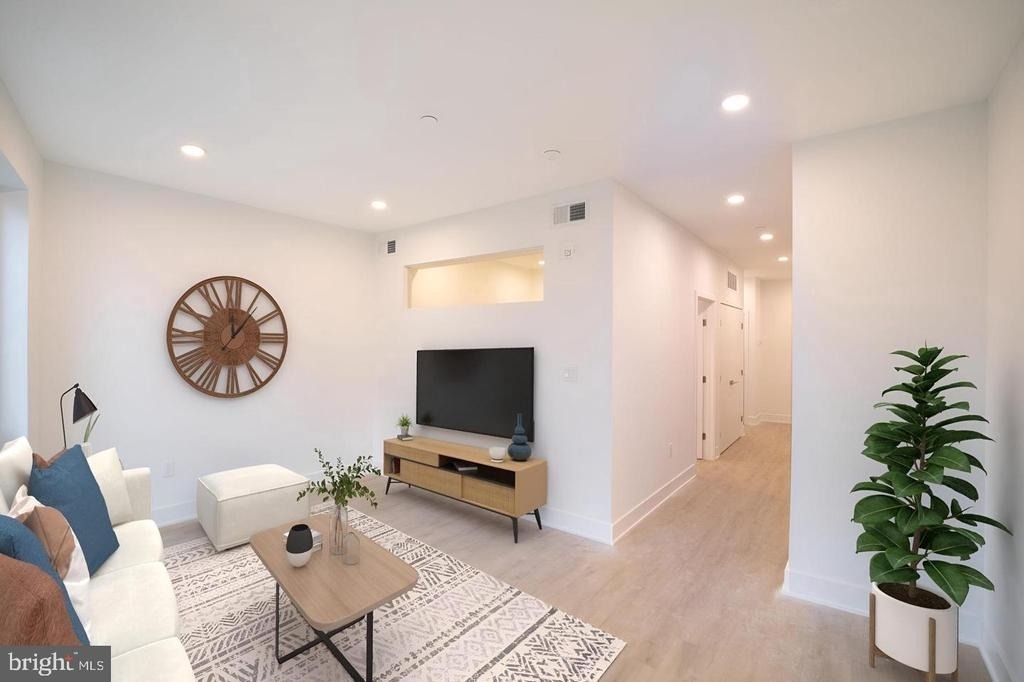 1325 N Lee Street - Photo 0