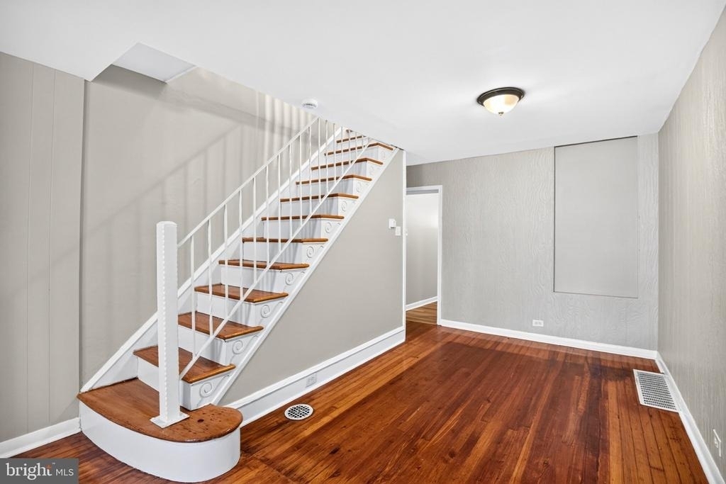 3225 Gaul Street - Photo 2
