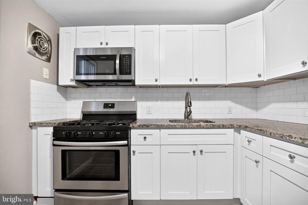 3225 Gaul Street - Photo 6
