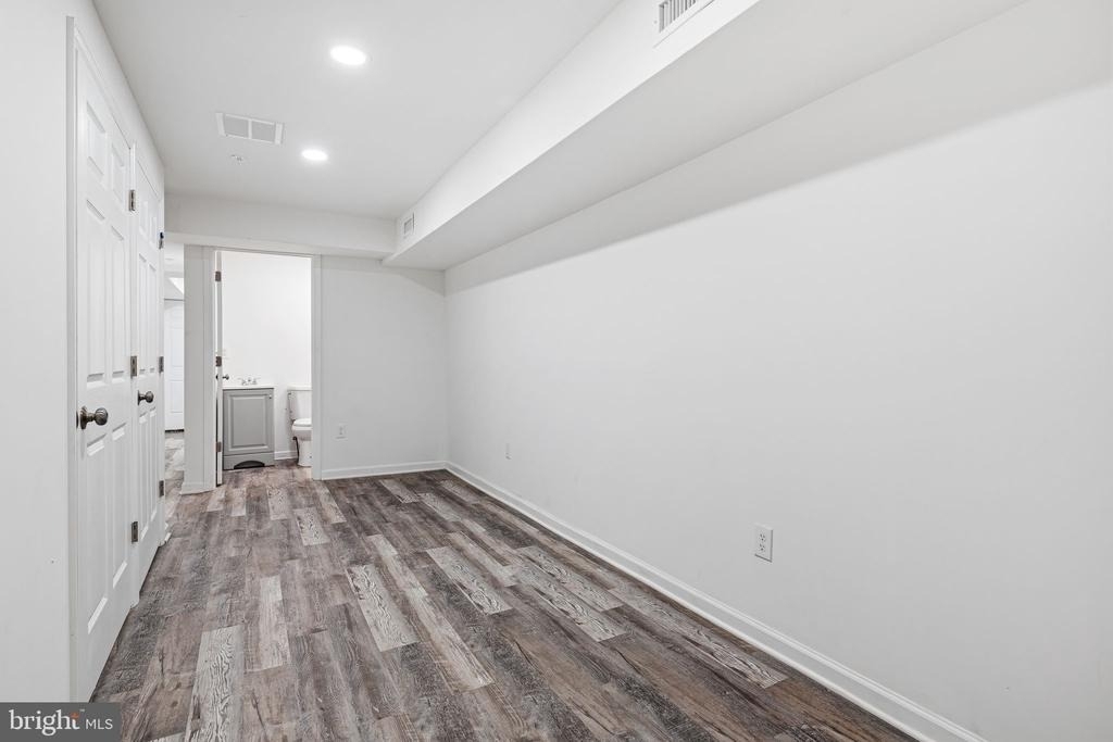 1219 W Butler Street - Photo 6