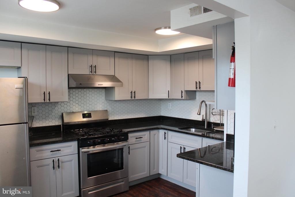 515 Foster Street - Photo 2