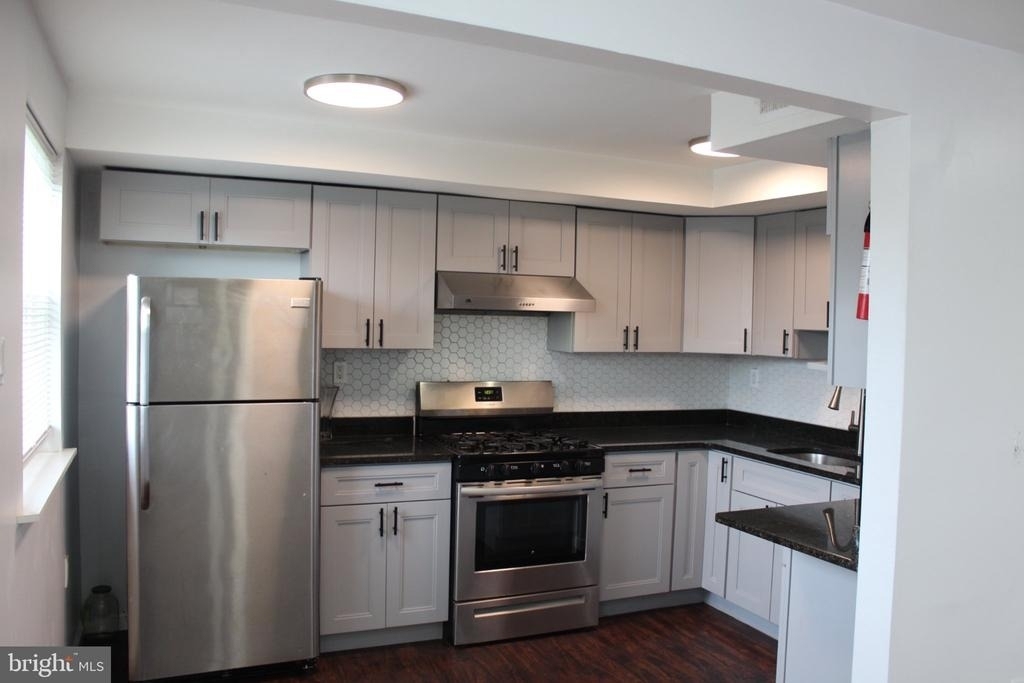 515 Foster Street - Photo 3