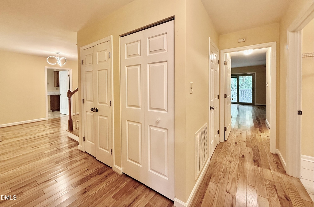 106 Montrose Drive - Photo 32