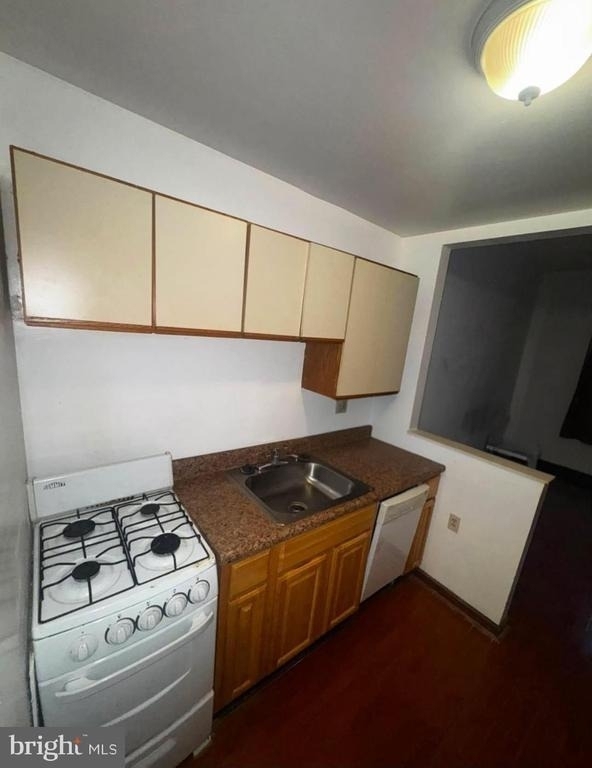727 S 16th Street - Photo 1