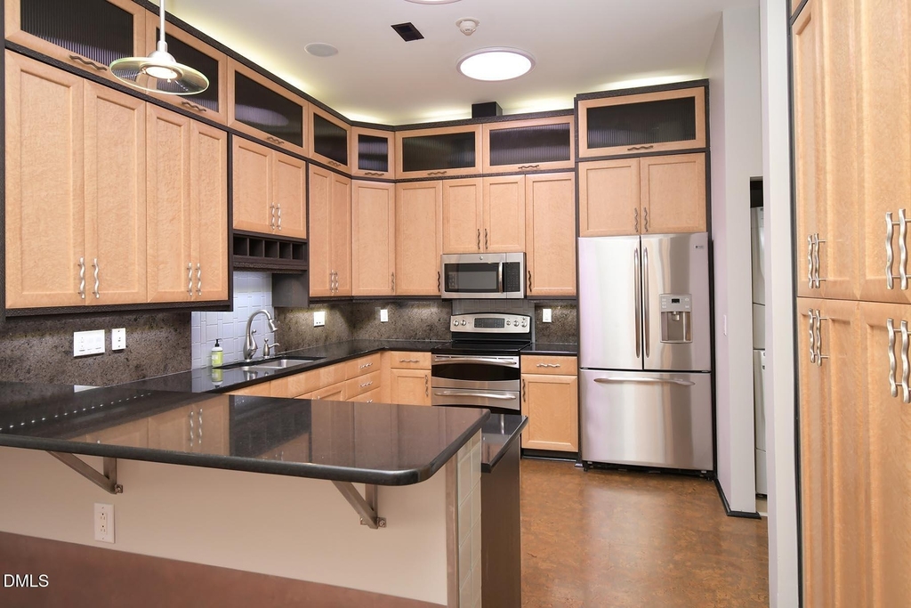 319 Fayetteville Street - Photo 2