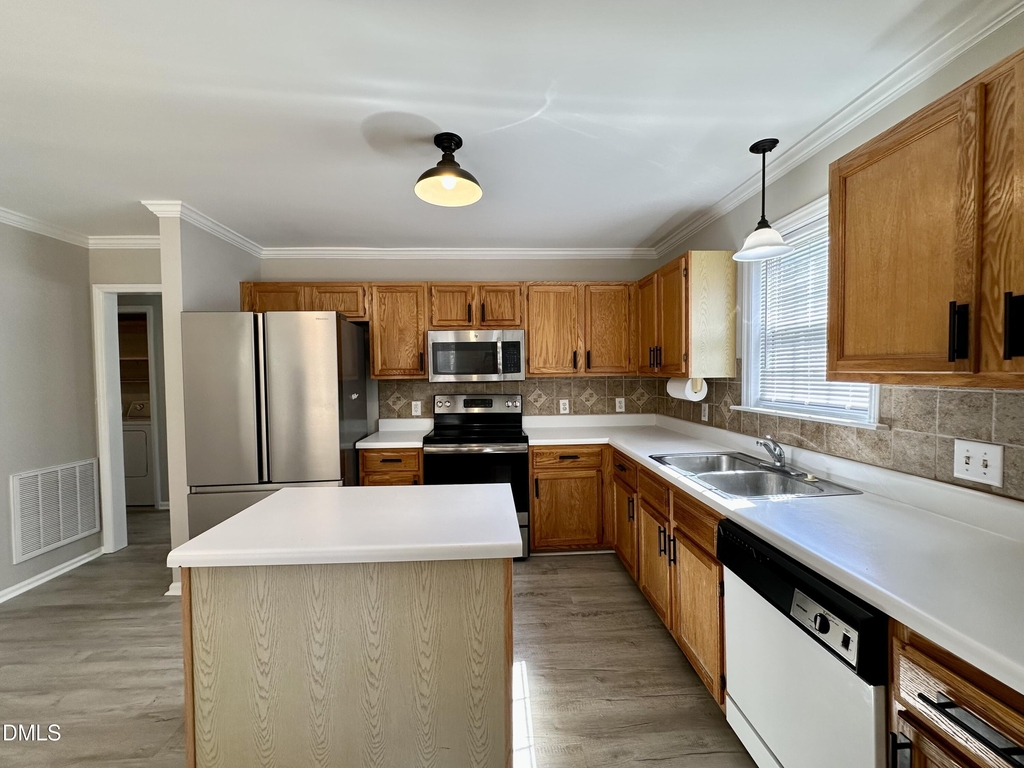 1008 Henchman Court - Photo 7