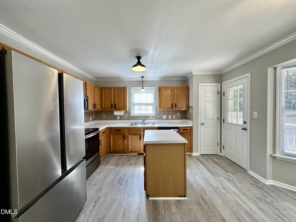 1008 Henchman Court - Photo 6