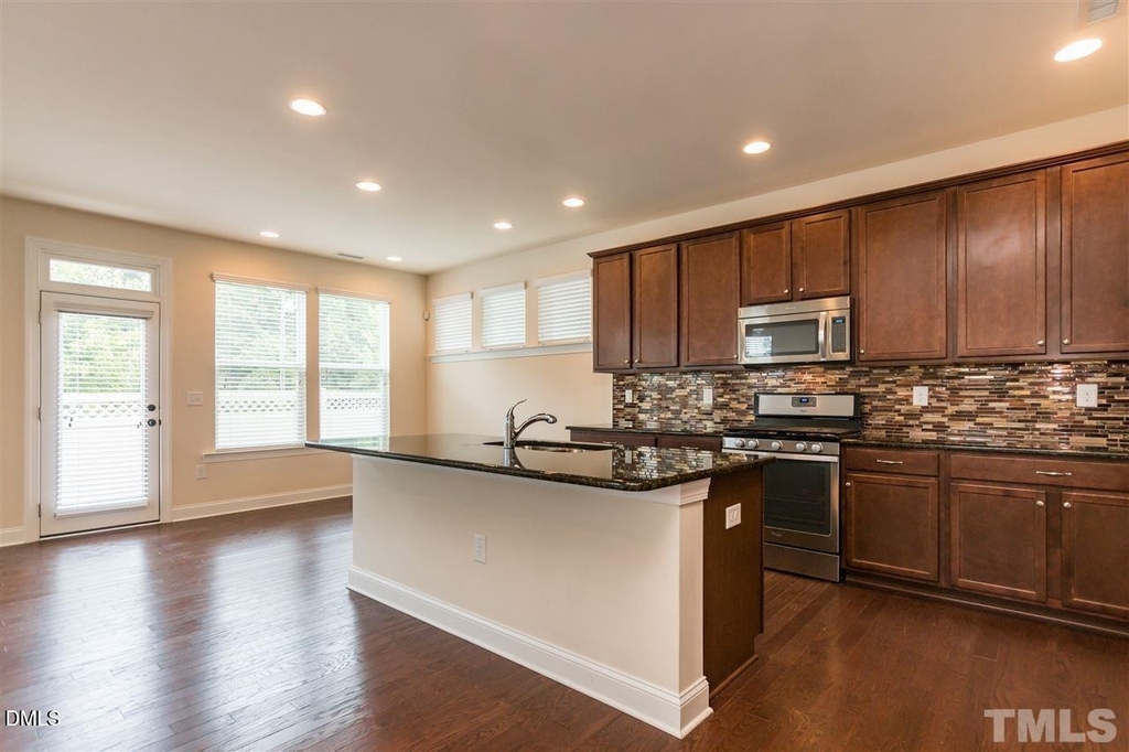 201 Begen Street - Photo 3