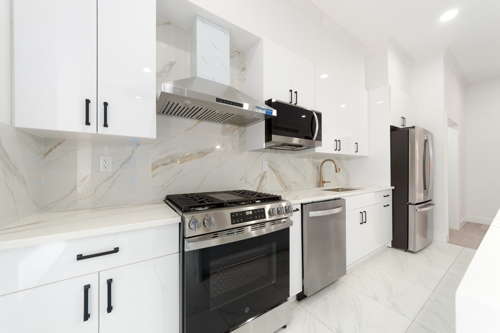 533 Madison Street - Photo 3