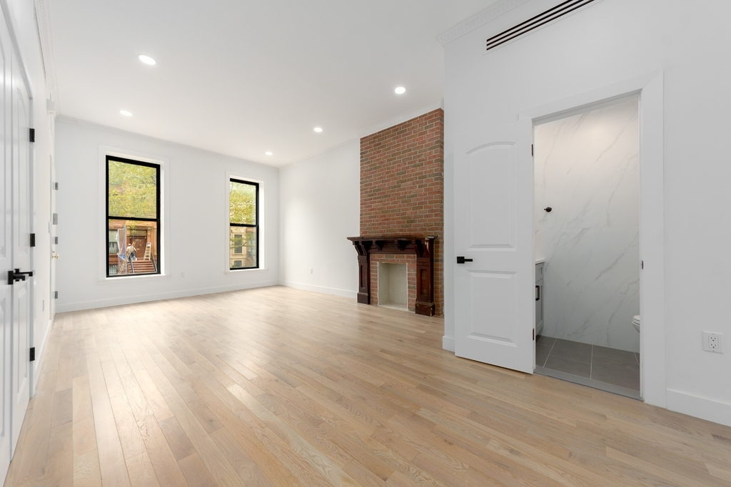 533 Madison Street - Photo 2