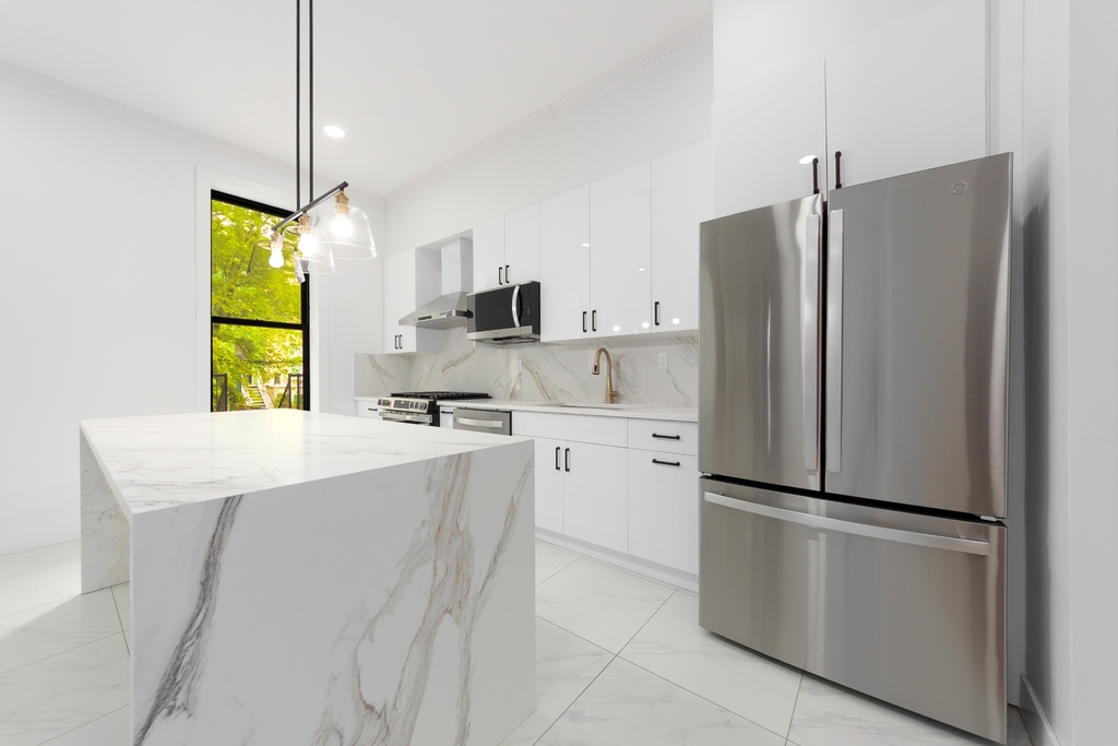 533 Madison Street - Photo 1