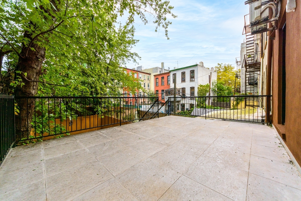 533 Madison Street - Photo 5