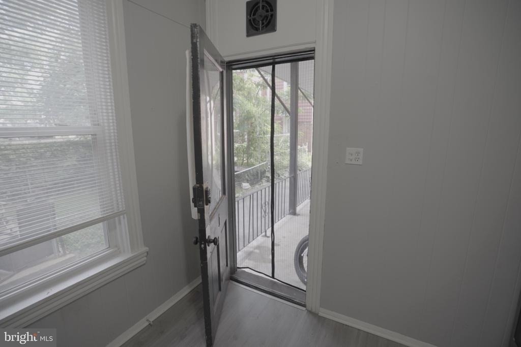 342 E New Street - Photo 8