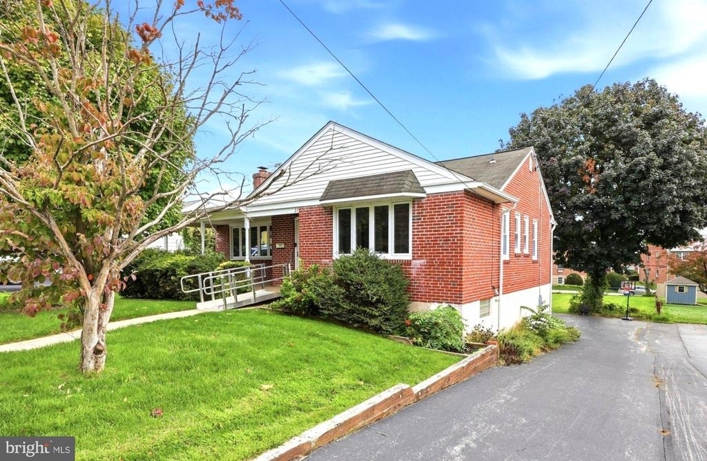 21 Davis Avenue - Photo 0