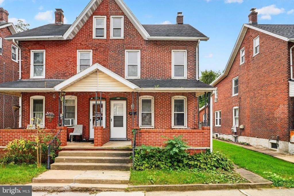 206 Charles Street - Photo 1