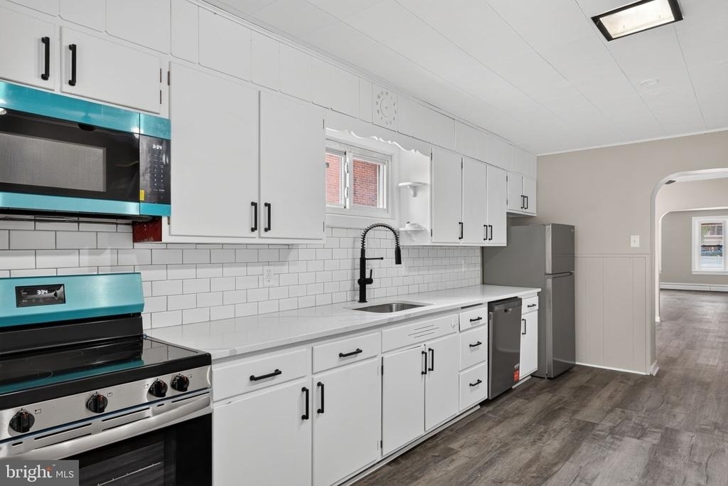206 Charles Street - Photo 17