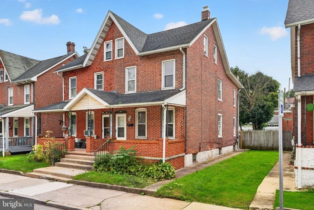 206 Charles Street - Photo 0