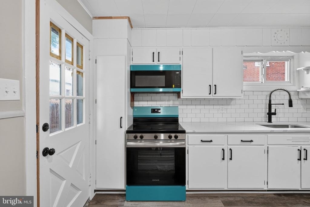 206 Charles Street - Photo 16
