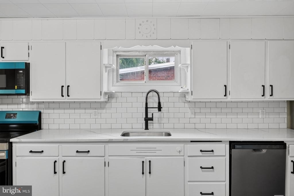 206 Charles Street - Photo 14