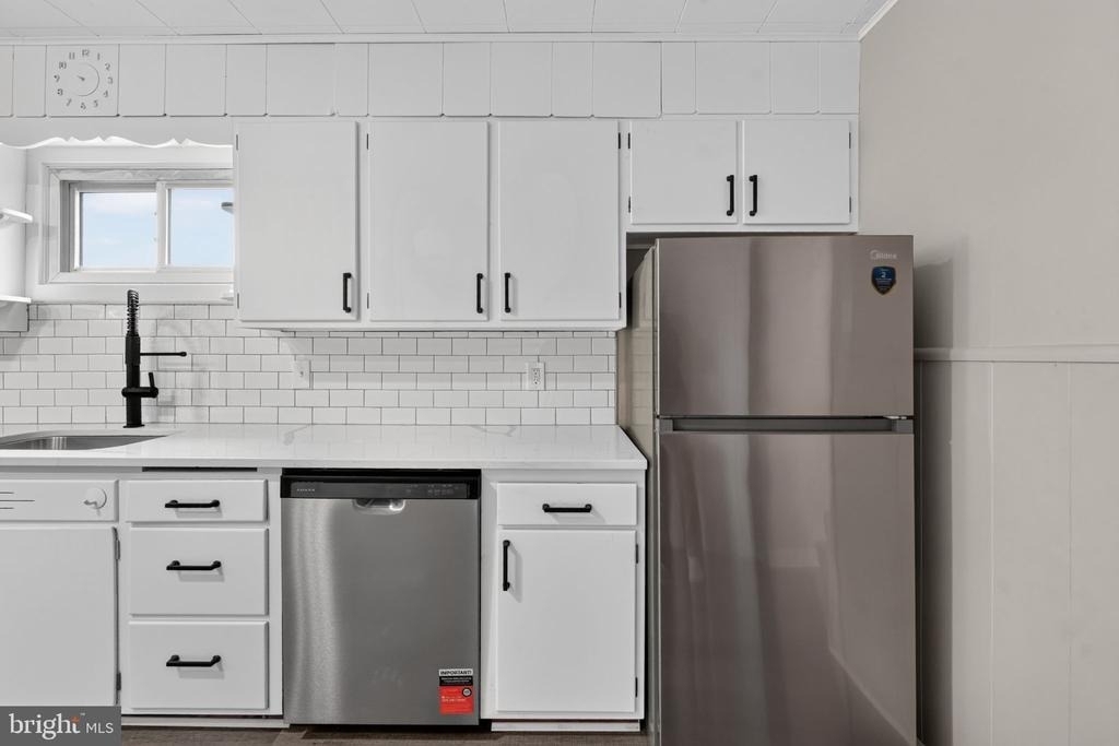 206 Charles Street - Photo 18