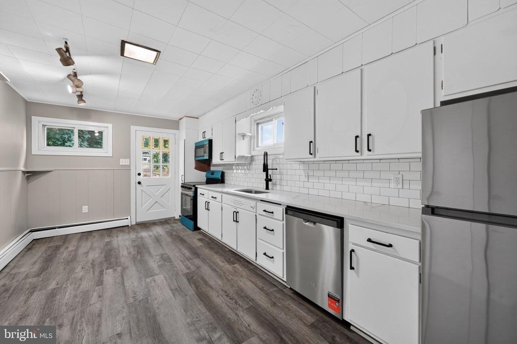 206 Charles Street - Photo 11