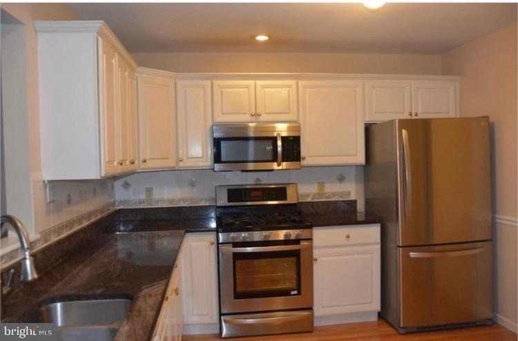 232 Fox Run - Photo 1