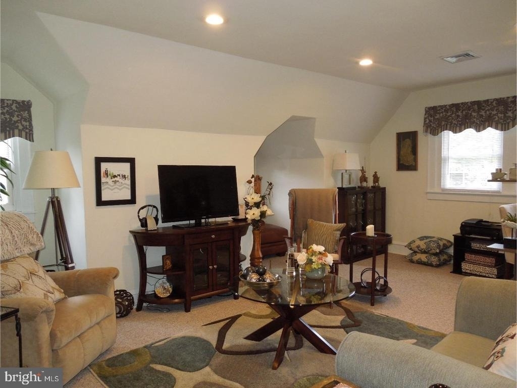 140 W Butler Avenue - Photo 10