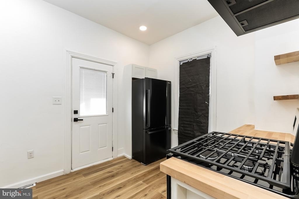 226 Greenwich Avenue - Photo 8