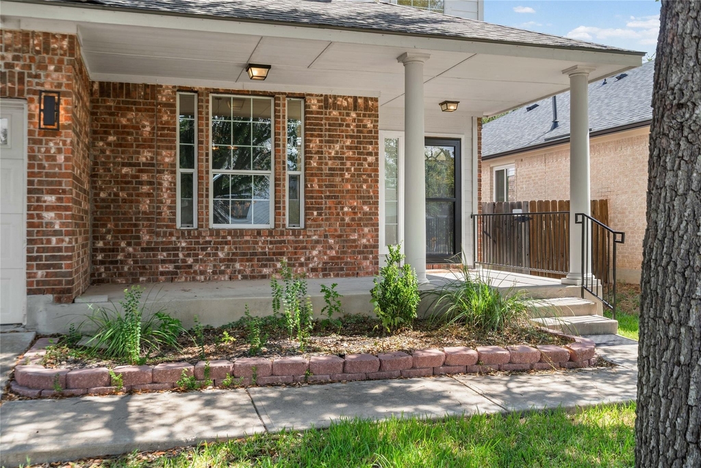 10605 Lindshire Ln - Photo 2