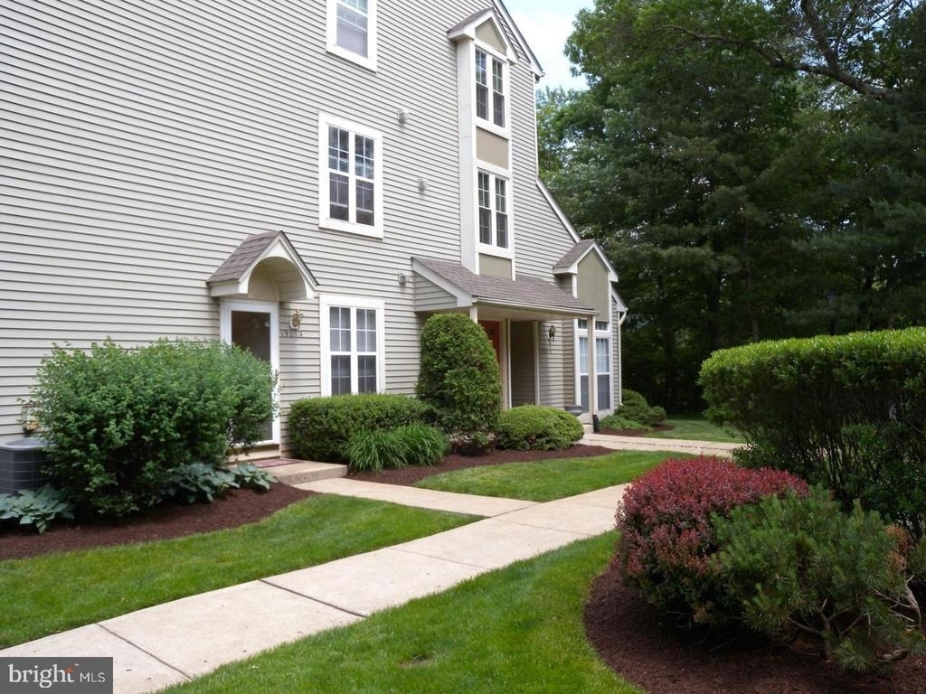 1907 Sutton Place - Photo 1