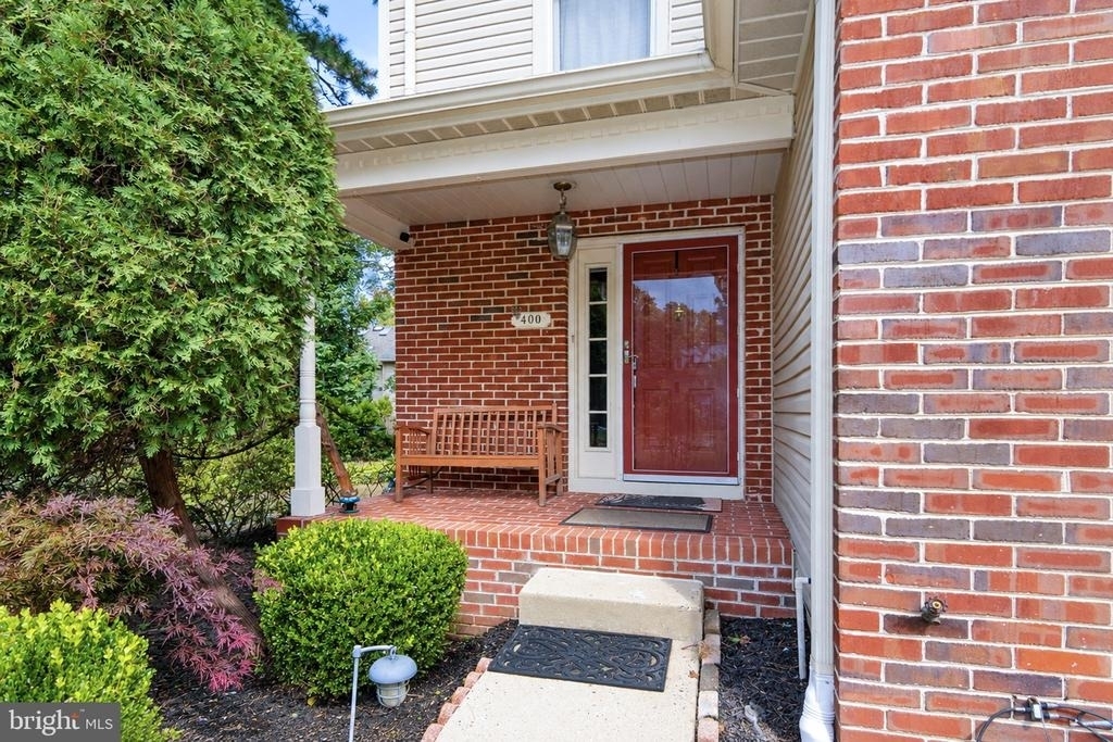 400 Williamsburg Court - Photo 2