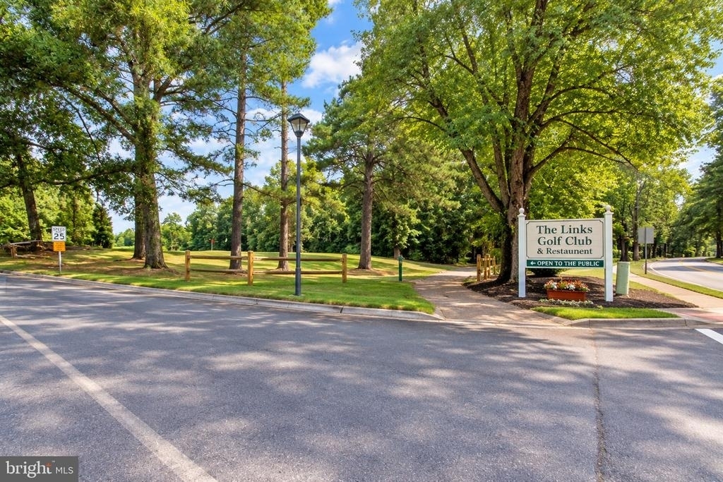 400 Williamsburg Court - Photo 48