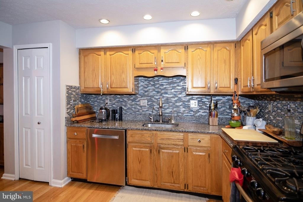 400 Williamsburg Court - Photo 8