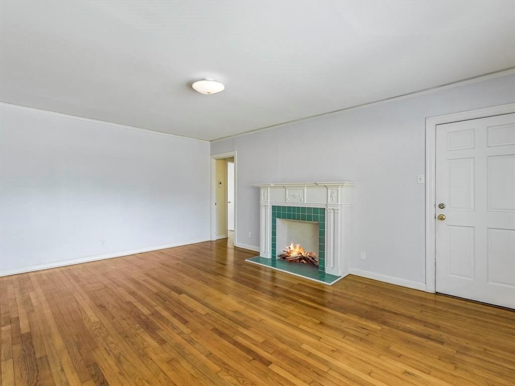 2323 Hartford Rd - Photo 2