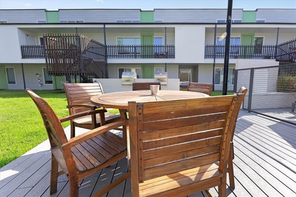 2200 Dickson Dr - Photo 22
