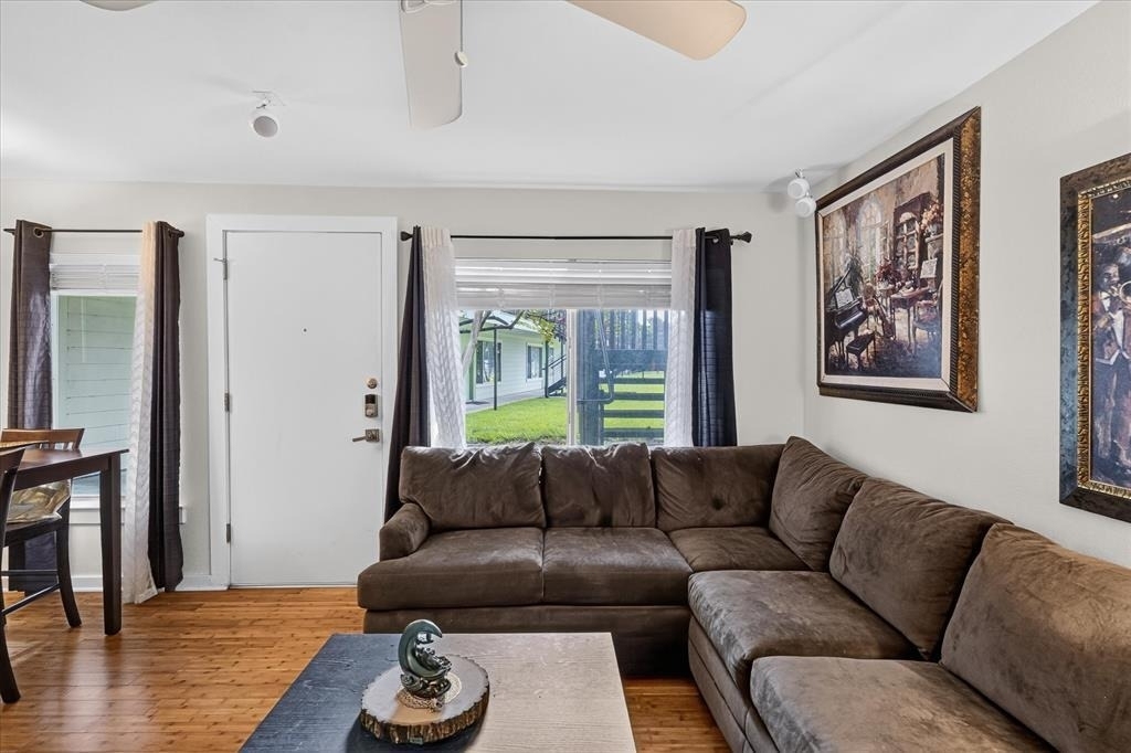 2200 Dickson Dr - Photo 14