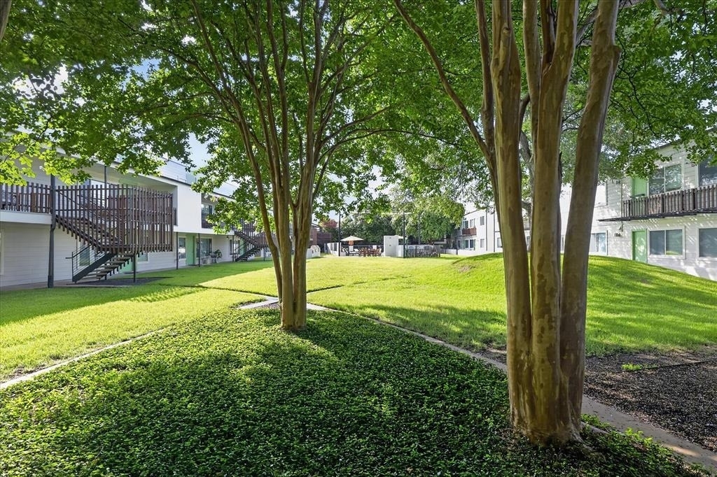 2200 Dickson Dr - Photo 25