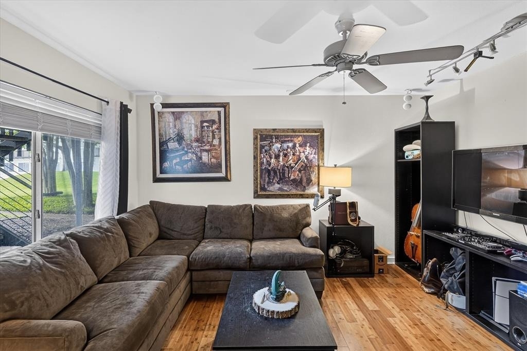 2200 Dickson Dr - Photo 12
