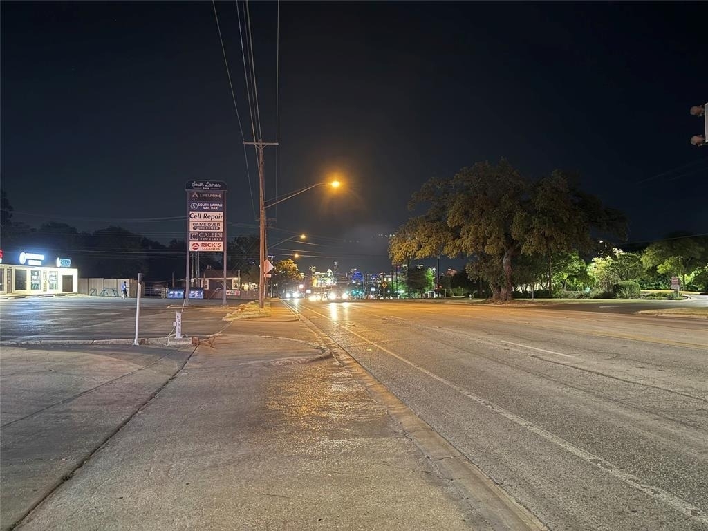 2200 Dickson Dr - Photo 3