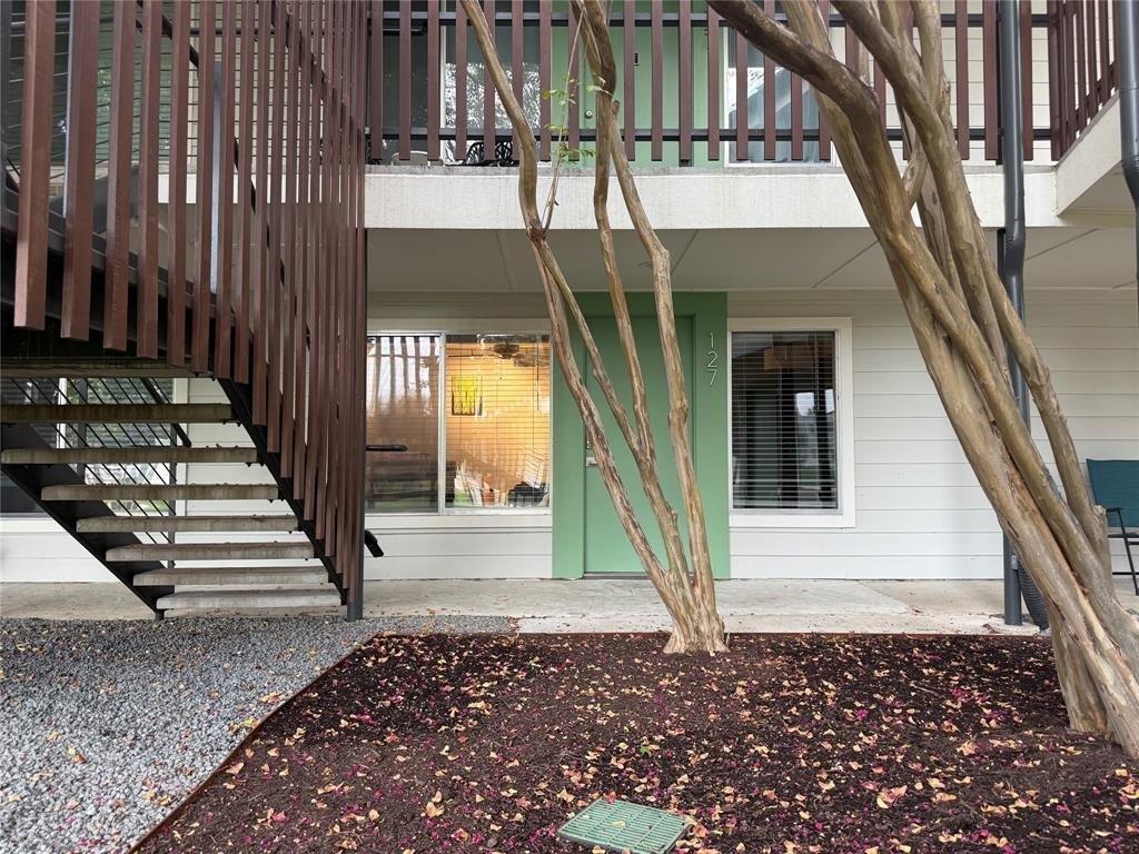 2200 Dickson Dr - Photo 6