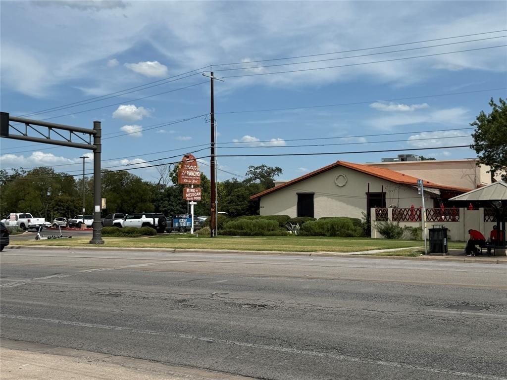 2200 Dickson Dr - Photo 4