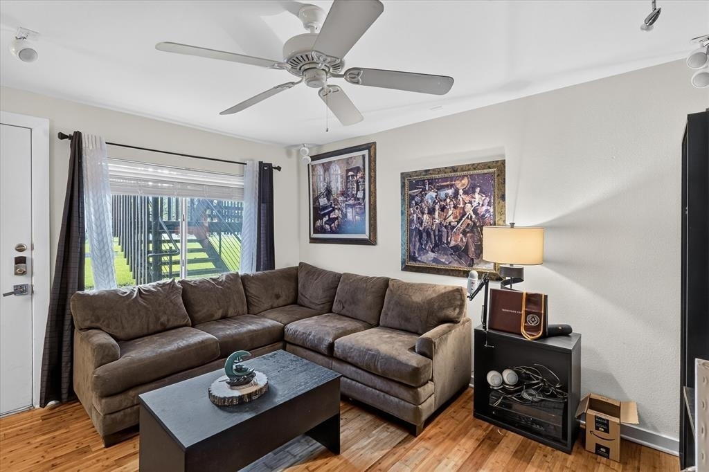 2200 Dickson Dr - Photo 13