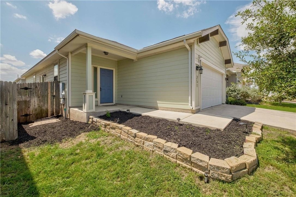 251 Pearl Way - Photo 0