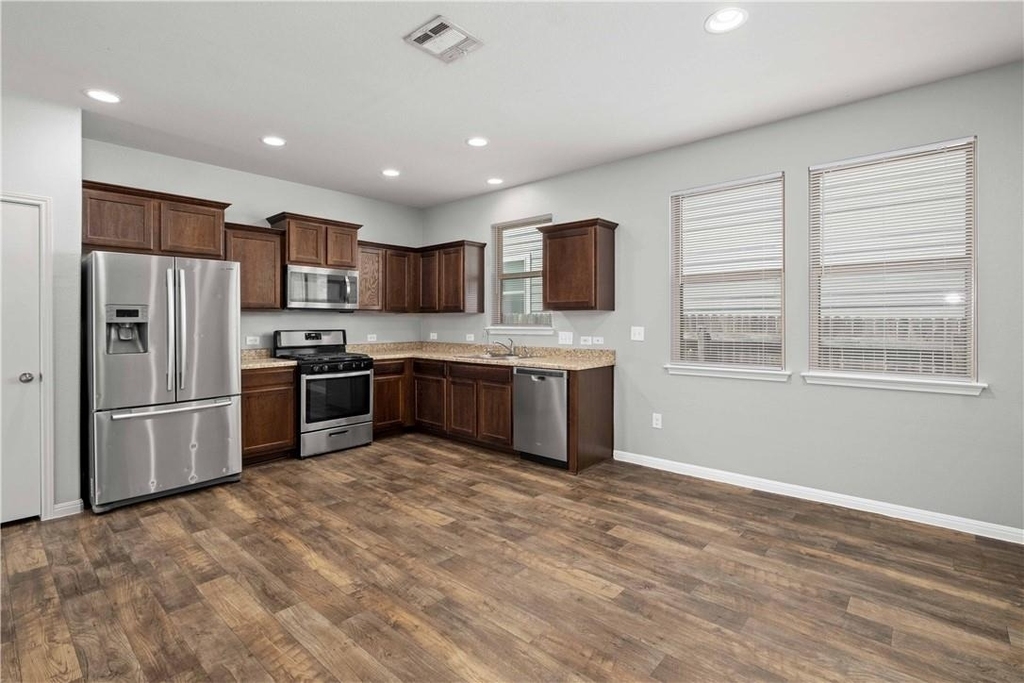 251 Pearl Way - Photo 11