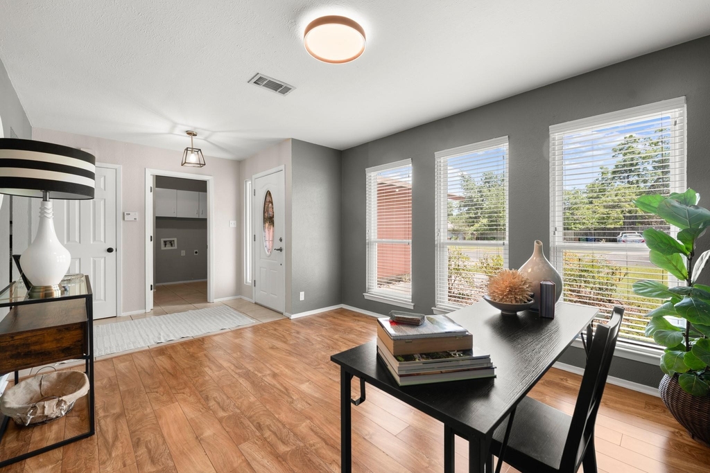 8914 Sparkling Creek Dr - Photo 4
