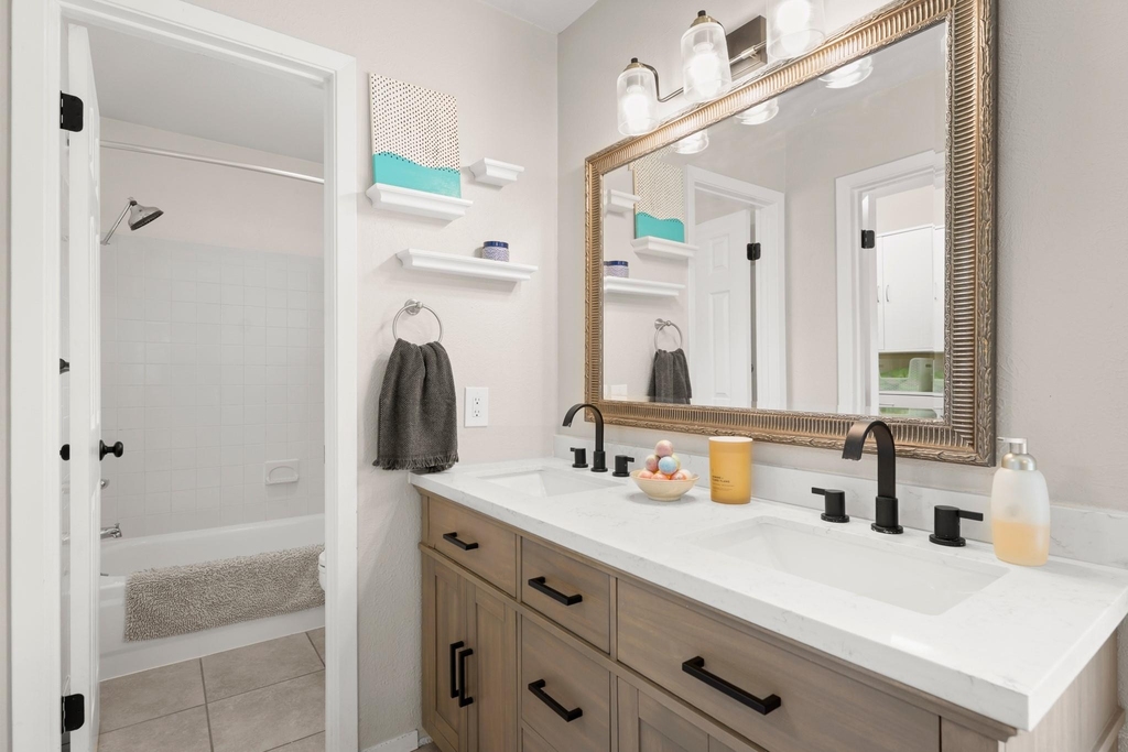 8914 Sparkling Creek Dr - Photo 16