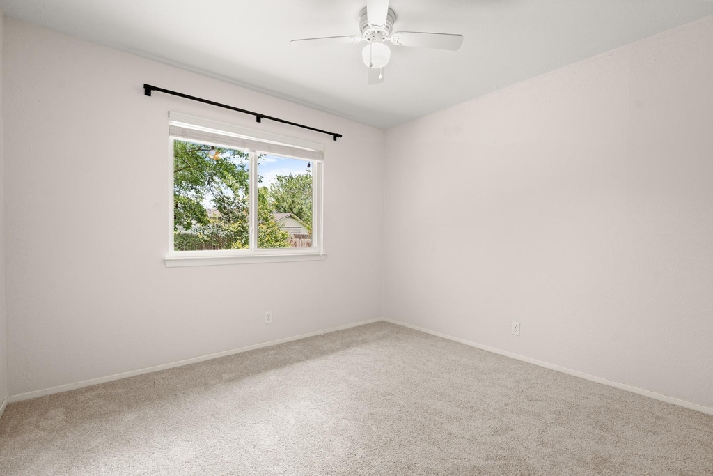8914 Sparkling Creek Dr - Photo 20