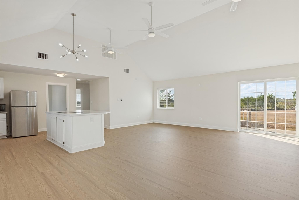 196 Tobias St - Photo 7