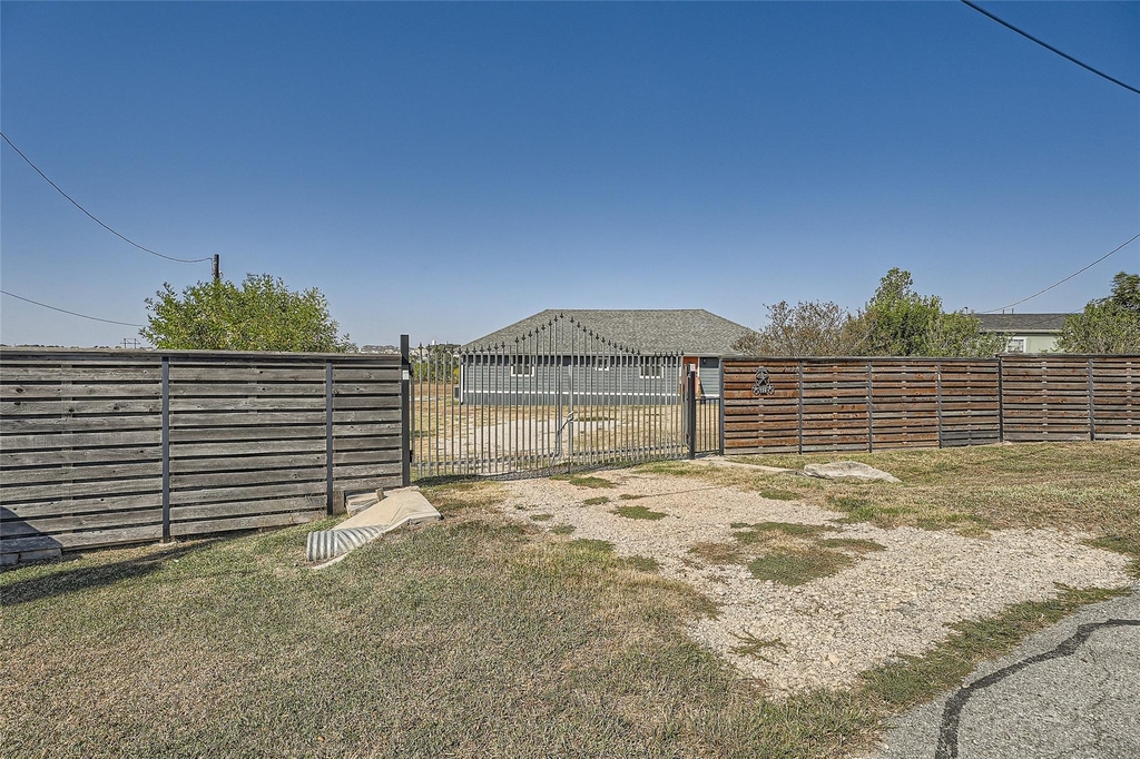 196 Tobias St - Photo 1