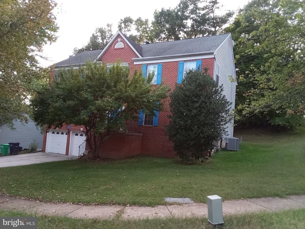 4805 Ashford Place - Photo 2